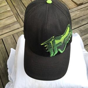 Men’s flex fit hat.